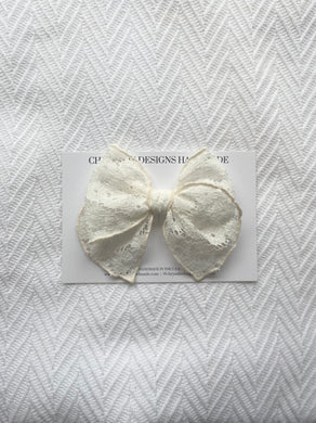 Off white lace fable bow