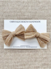 Load image into Gallery viewer, Champagne mini sparkle bow