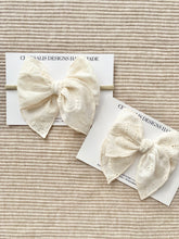 Load image into Gallery viewer, Cream lace fable