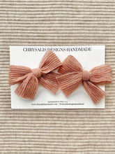 Load image into Gallery viewer, Blush mini sparkle bow