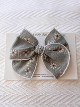 Load image into Gallery viewer, Denim daisy fable bow