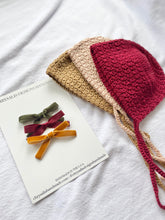 Load image into Gallery viewer, Crochet bonnet