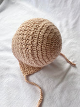 Load image into Gallery viewer, Crochet bonnet