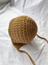 Load image into Gallery viewer, Crochet bonnet