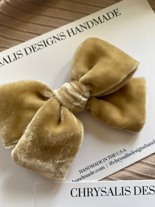 Velvet bow in wheat