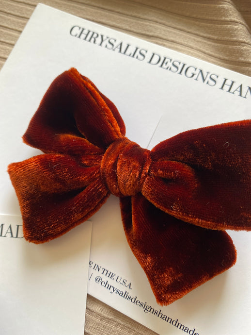 Velvet bow in rust