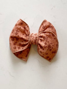 Rusty rose floral fable bow