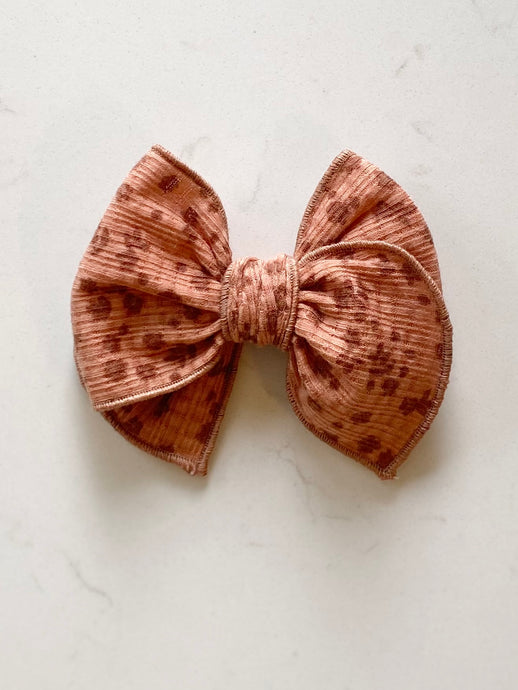 Rusty rose floral fable bow